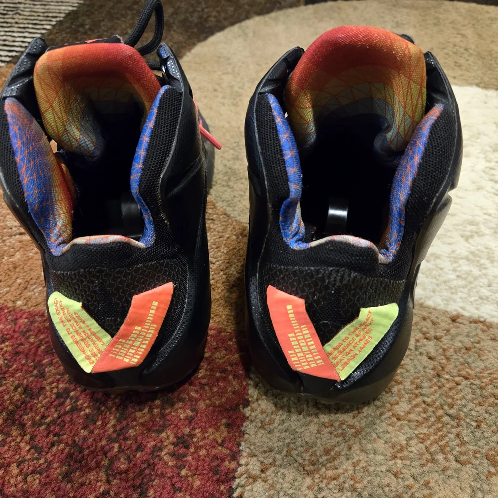 Men's Nike Lebron Sneaker and Hoodie Set - Picture 7 of 14